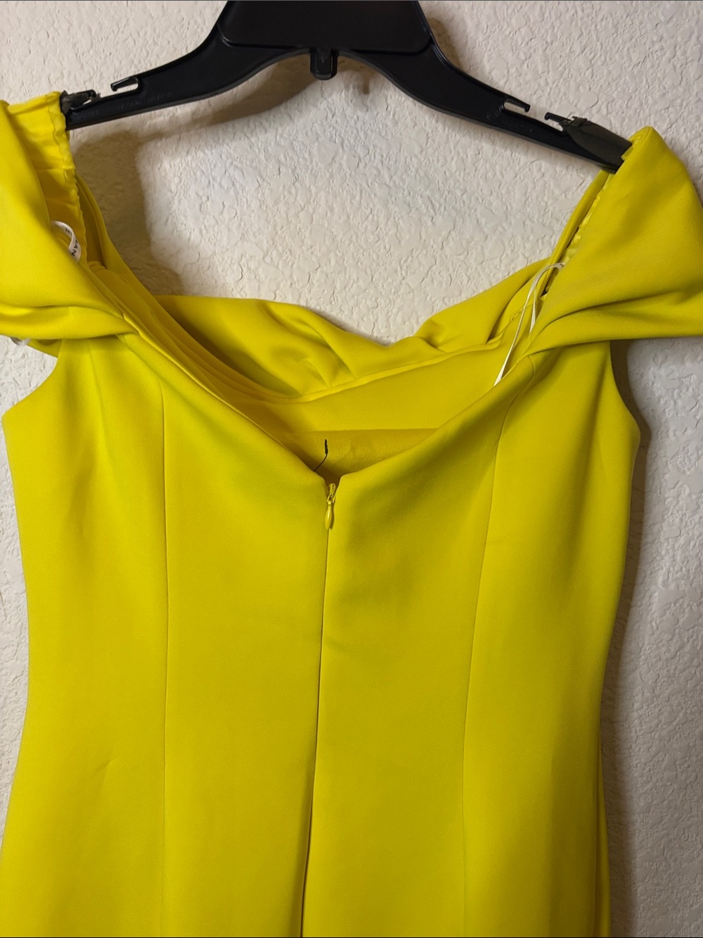 Yellow Off-Shoulder Sheath Dress - Picture 7 of 8